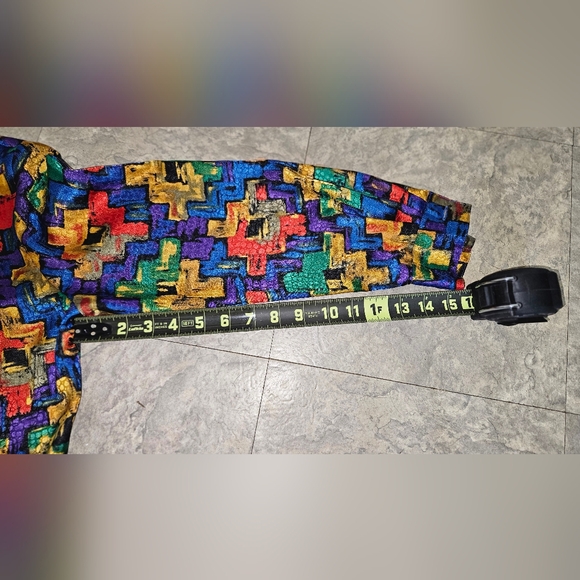 Diversity Petite 100% Polyester Button-down Blouse. Sz 4P. Bold Colors/pattern - Picture 8 of 10